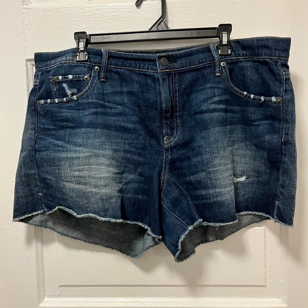 Women’s Gap brand distressed denim shorts